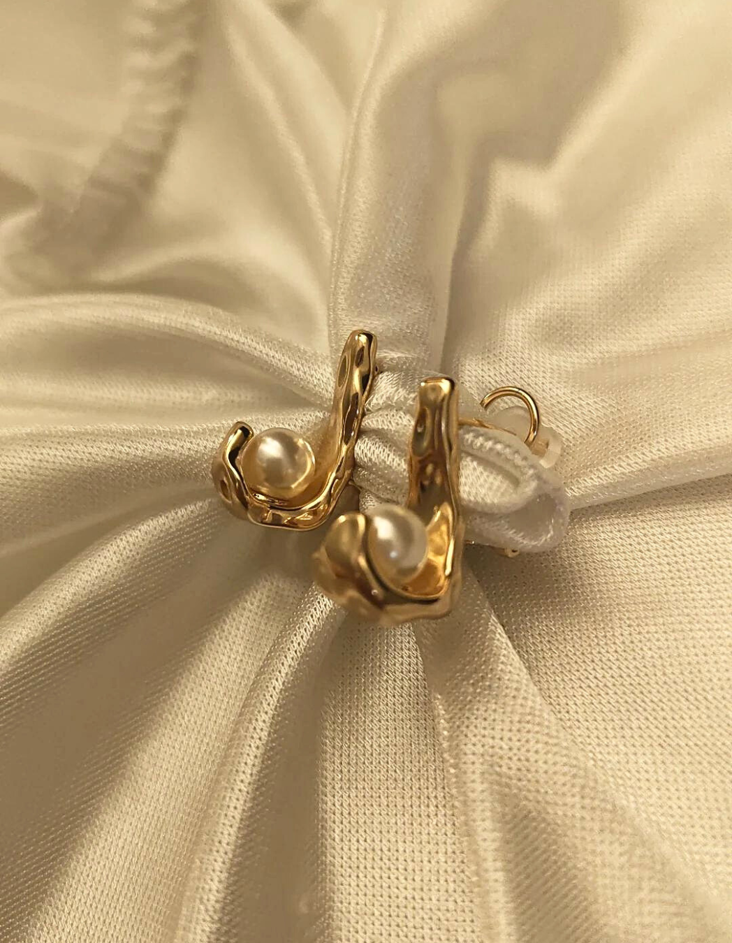 Rose Gold Pearl Stud Earrings | 18kt Plated | Anti-Tarnish | Hypoallergenic | Folding Closure