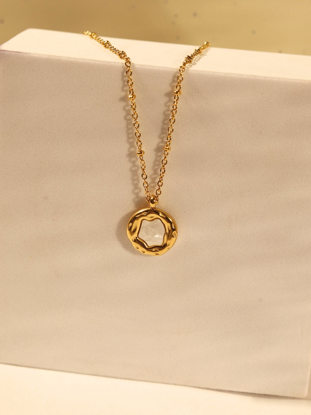 Gold-Plated MOP Pendant Necklace – Anti-Tarnish, Hypoallergenic, Water Resistant (316L Stainless Steel)