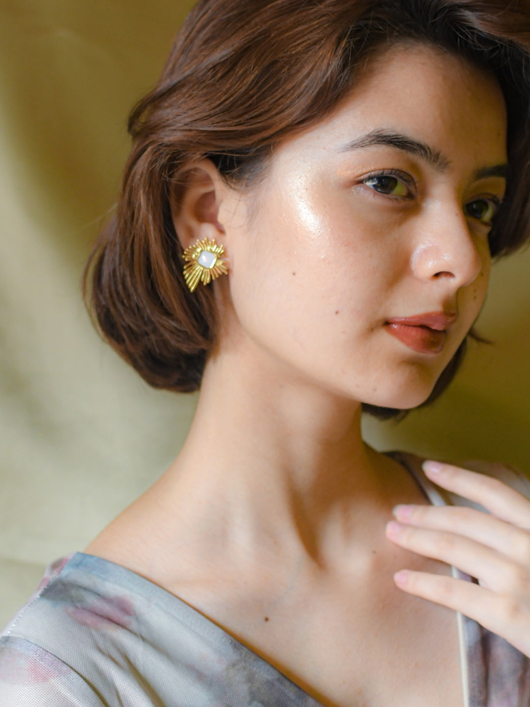 Aesthetic Moonstone Stud Earrings – 18K Gold, Anti-Tarnish