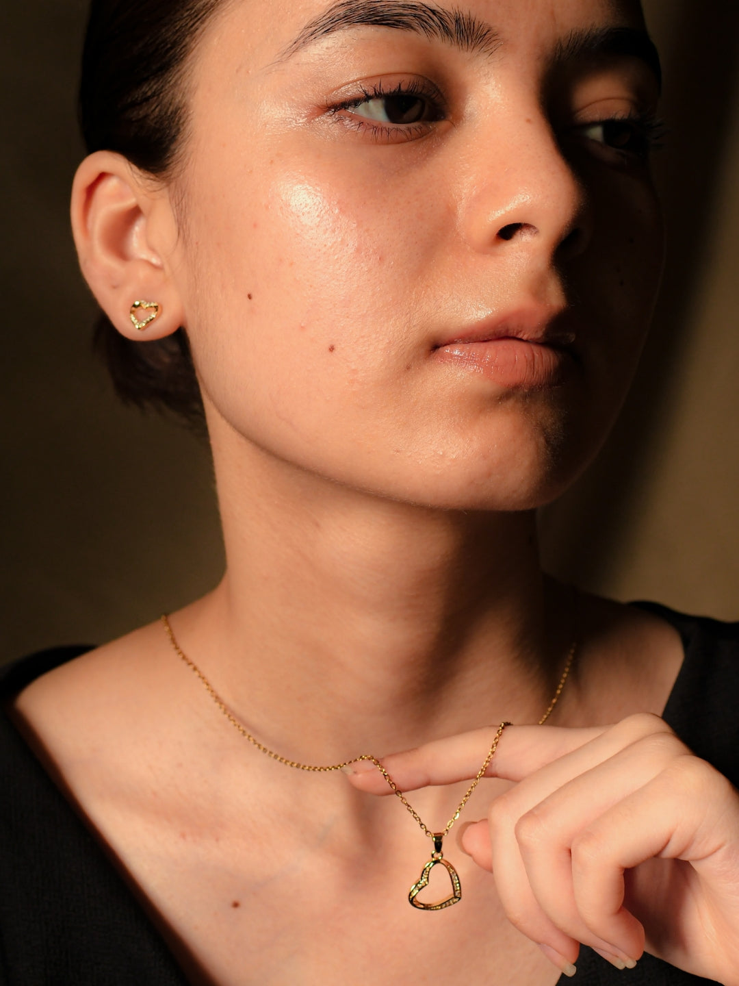 Heart Studded Minimal Jewelry Set – Dainty Gold Necklace & Earrings