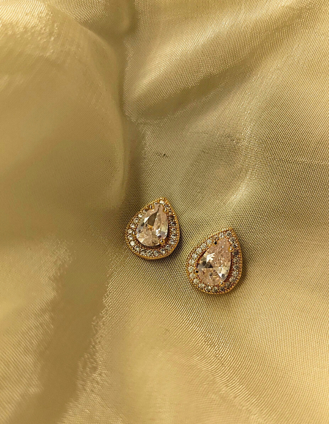 Teardrop Solitaire Studs