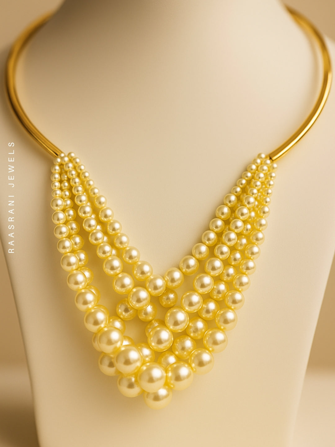 Statement Pearl Neckpiece in 18K Gold Plated Stainless Steel