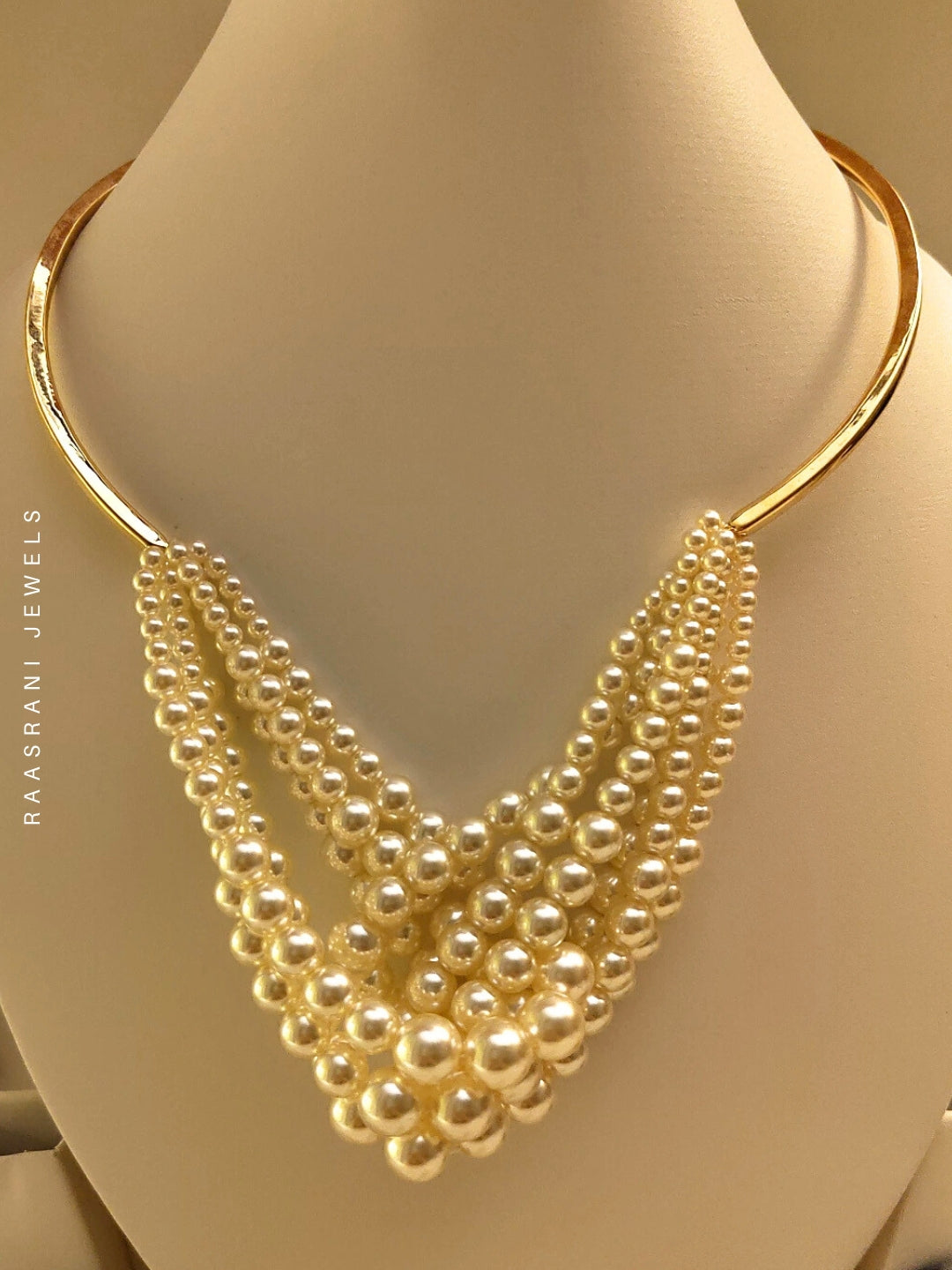 Statement Pearl Neckpiece in 18K Gold Plated Stainless Steel
