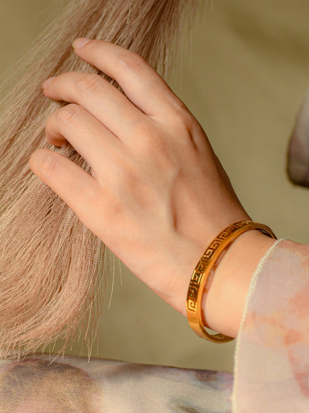 Mini Luxe 18K Gold Bracelet – Skin Friendly & Water Resistant