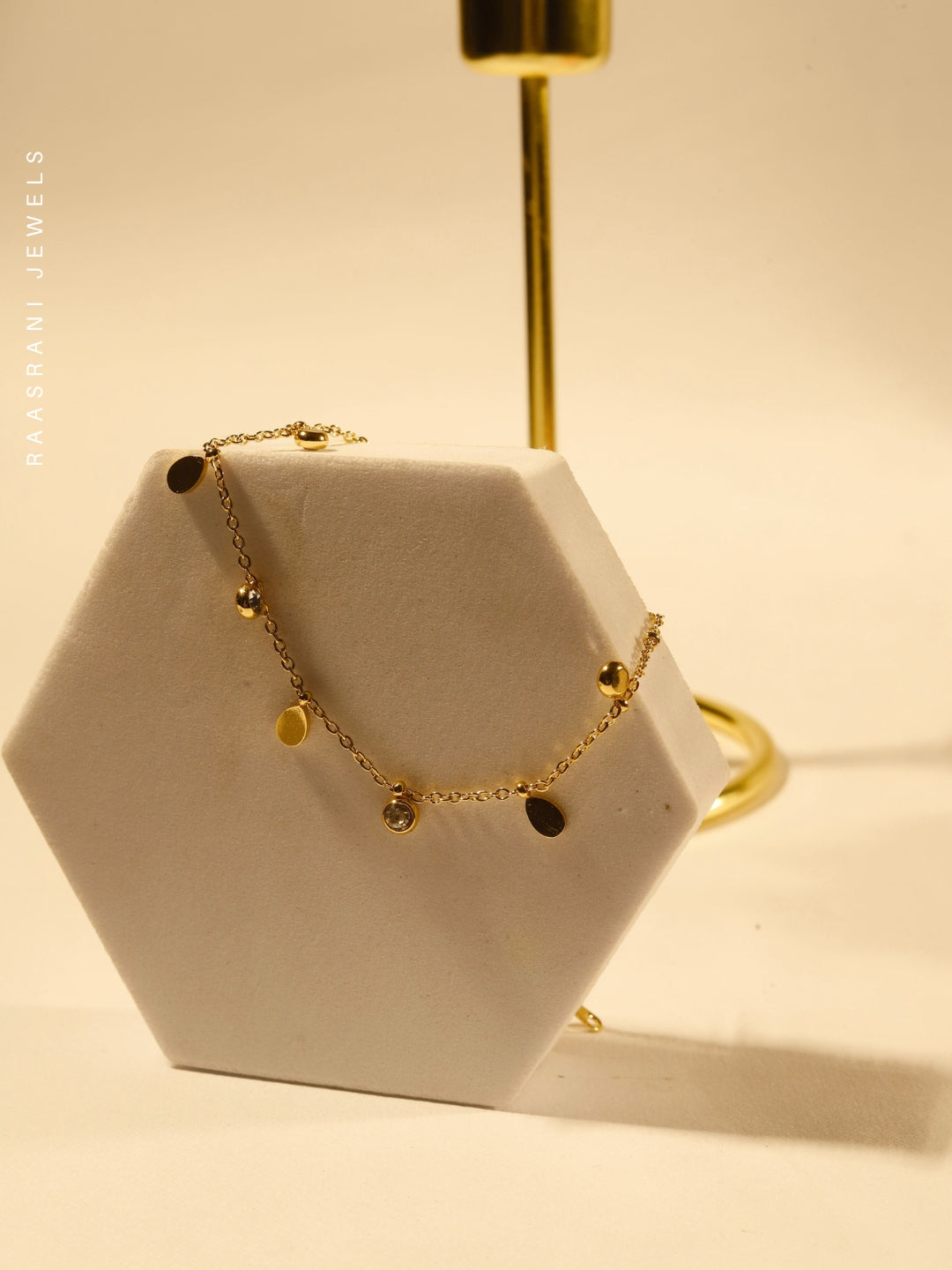Teardrop Charm Bracelet in 18K Gold – Adjustable & Anti-Tarnish