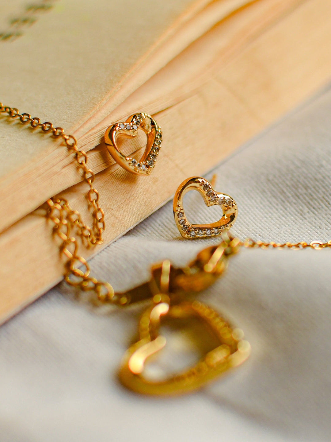 Heart Studded Minimal Jewelry Set – Dainty Gold Necklace & Earrings