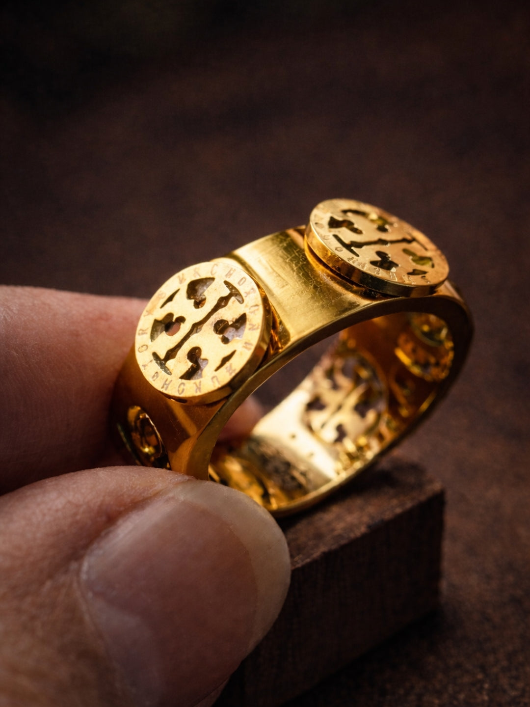 Luxe Emblem Gold Band Ring – 22KT Gold Plated Stainless Steel