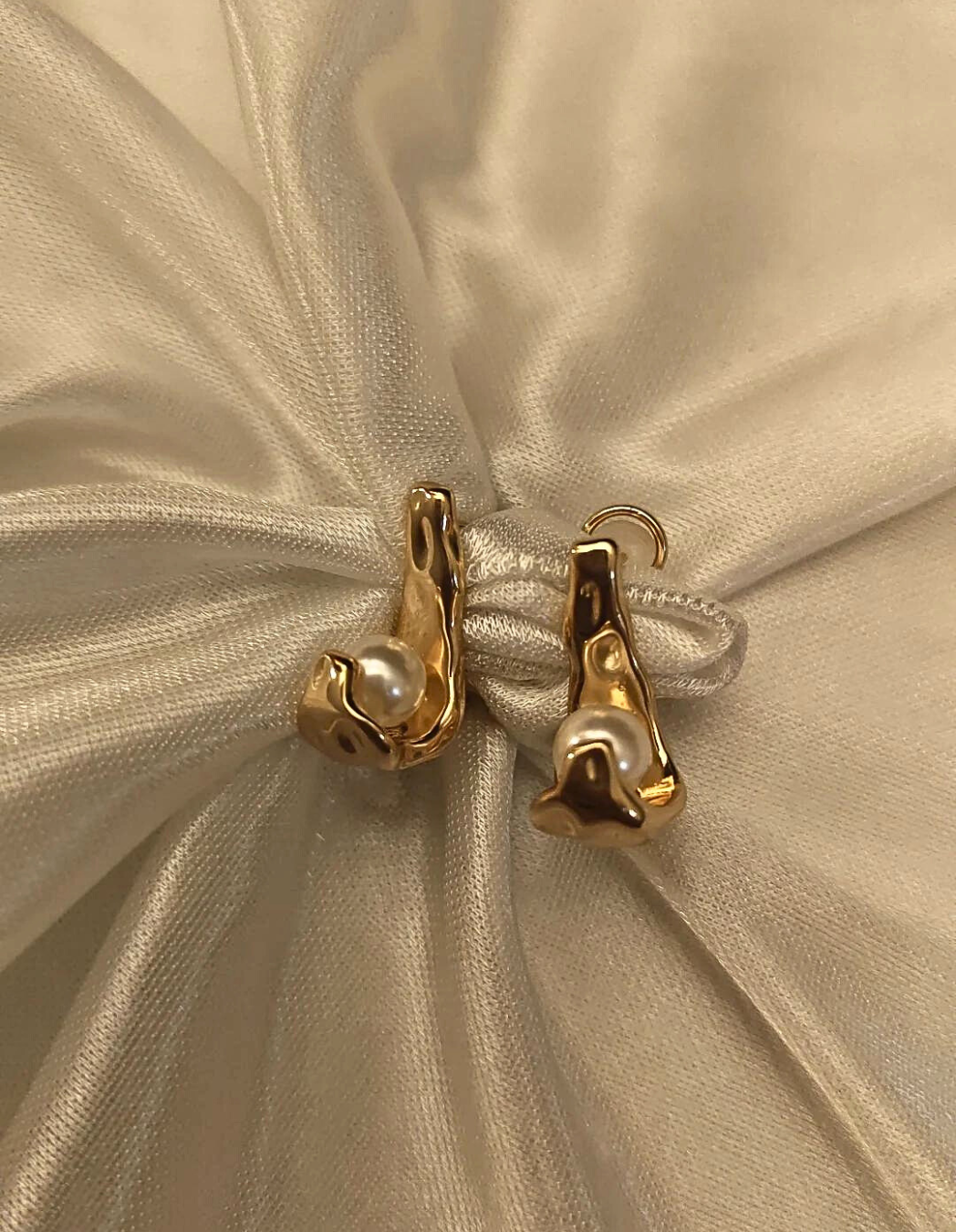 Rose Gold Pearl Stud Earrings | 18kt Plated | Anti-Tarnish | Hypoallergenic | Folding Closure