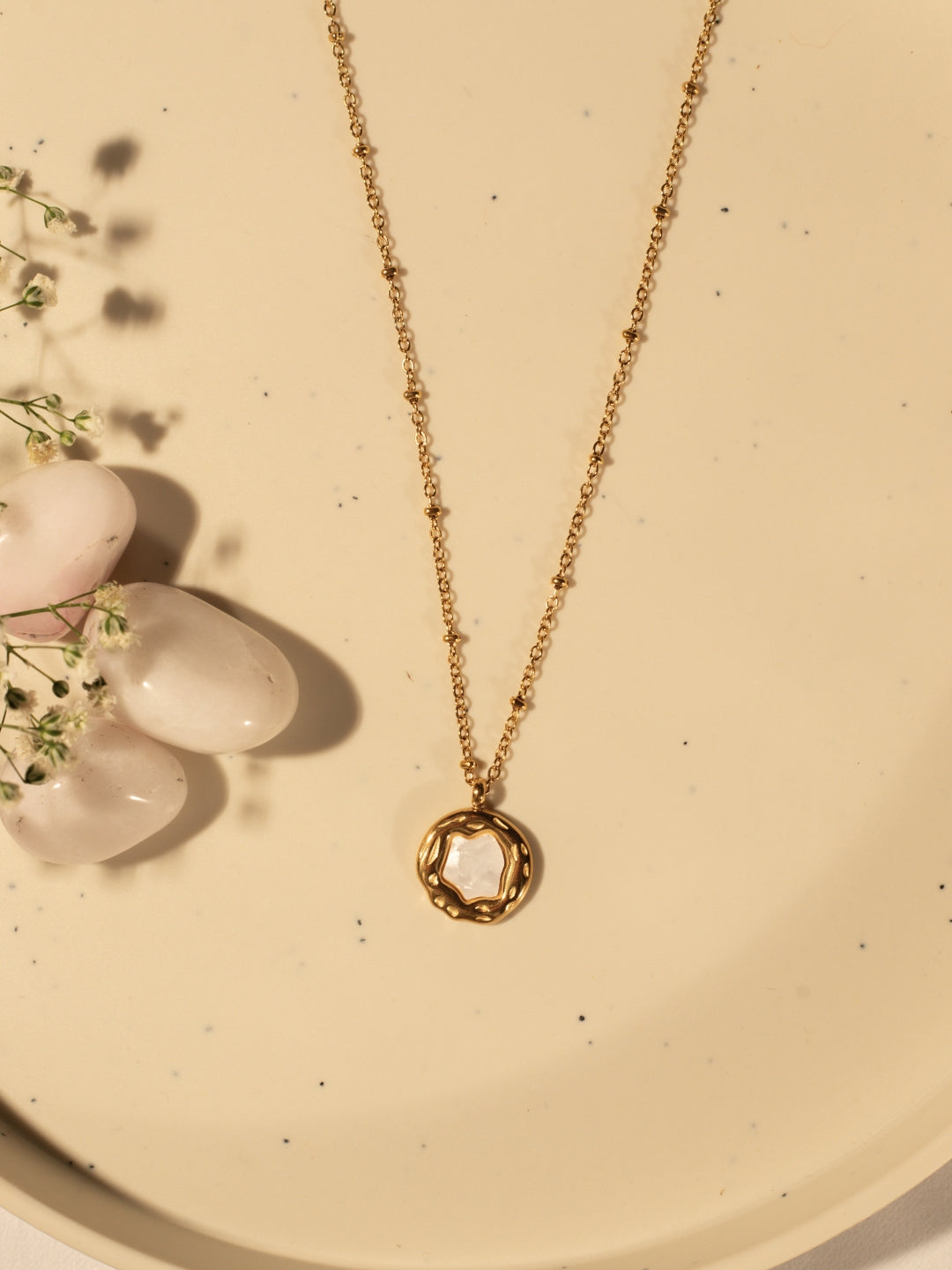 Gold-Plated MOP Pendant Necklace – Anti-Tarnish, Hypoallergenic, Water Resistant (316L Stainless Steel)