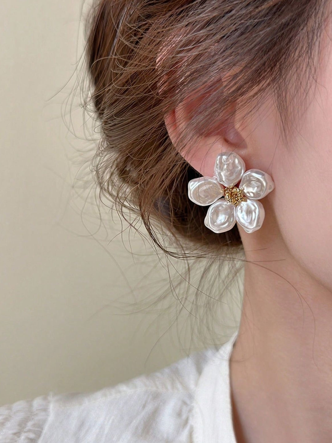 Faux Pearl Flower Stud Earrings – Gold Plated Floral Fashion Jewelry