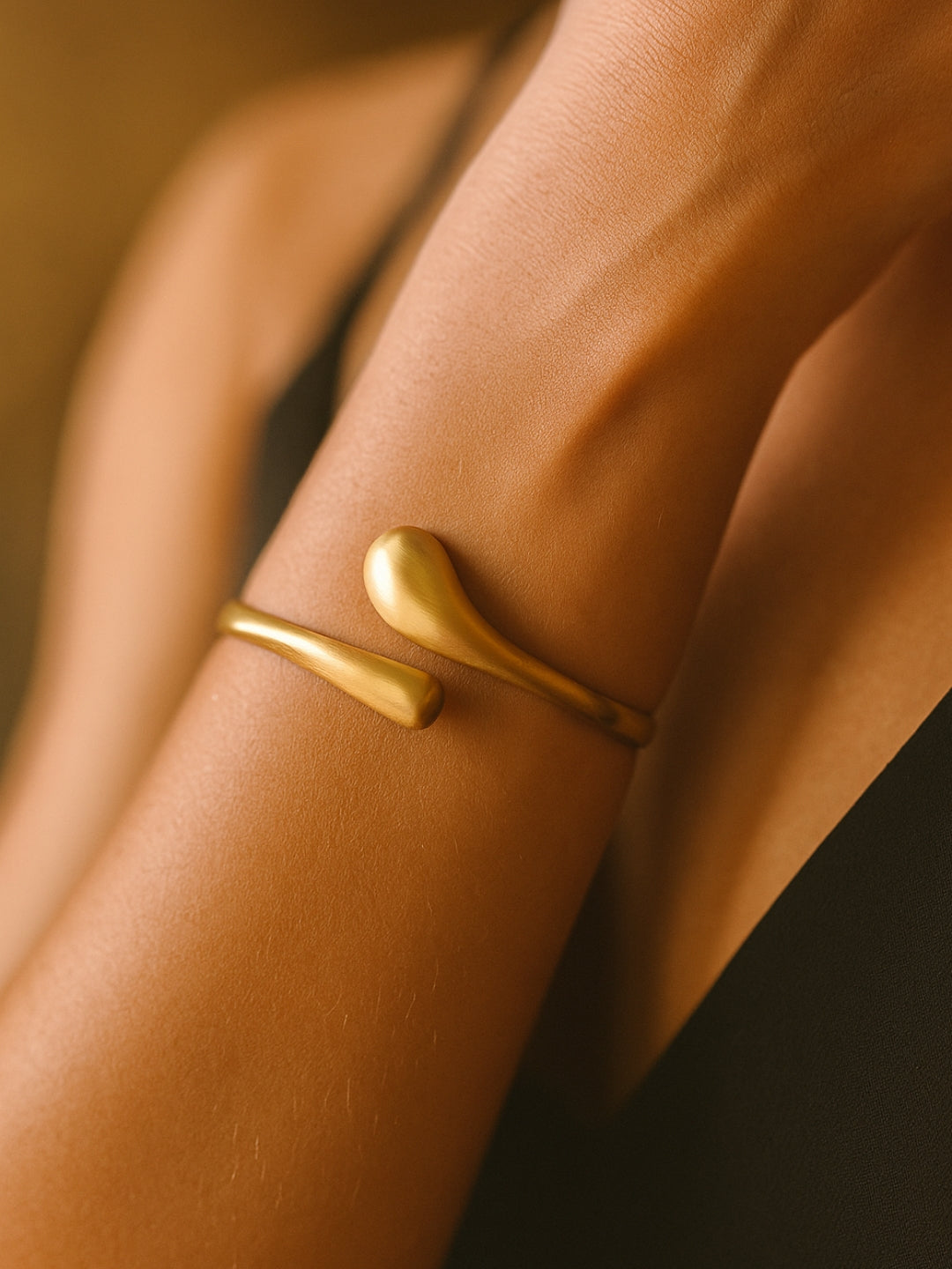 Modern Open Cuff in 18K Matte Gold – Luxe & Skin Friendly