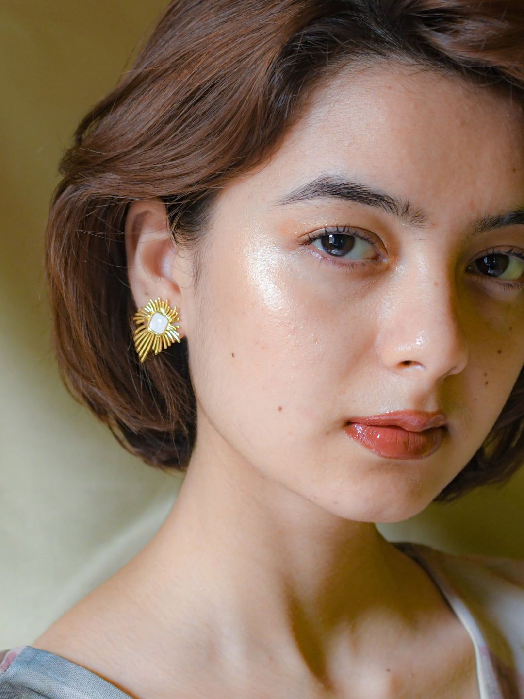 Aesthetic Moonstone Stud Earrings – 18K Gold, Anti-Tarnish