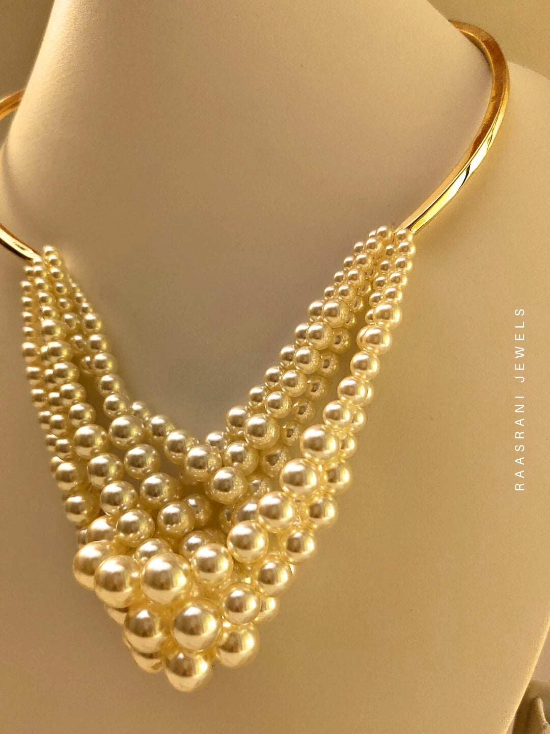 Statement Pearl Neckpiece in 18K Gold Plated Stainless Steel