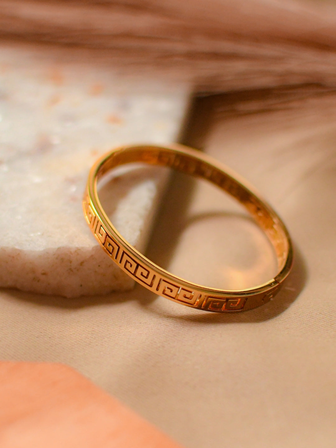 Mini Luxe 18K Gold Bracelet – Skin Friendly & Water Resistant