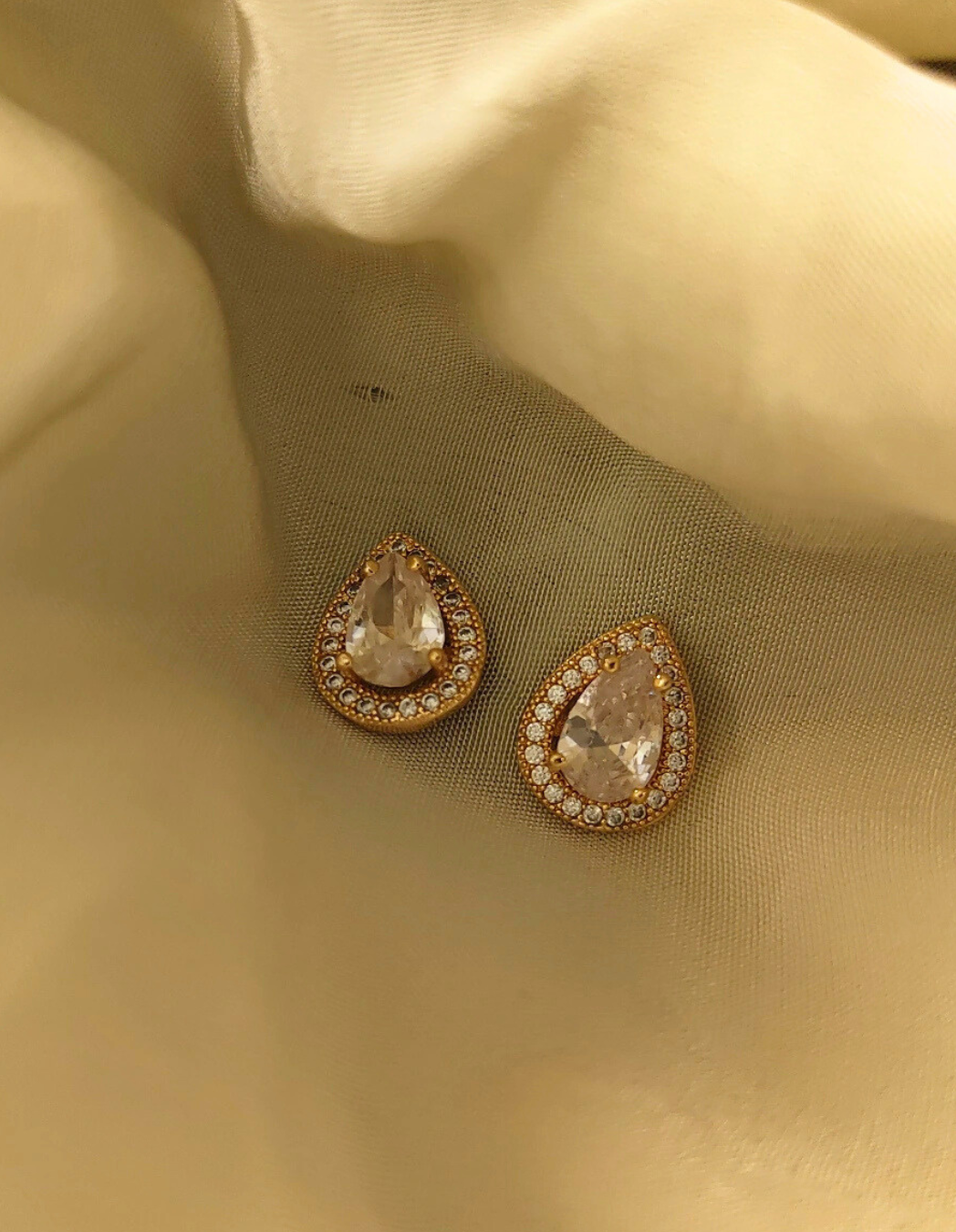 Teardrop Solitaire Studs