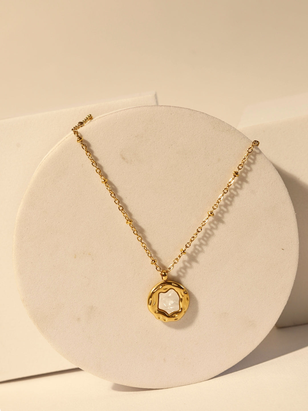 Gold-Plated MOP Pendant Necklace – Anti-Tarnish, Hypoallergenic, Water Resistant (316L Stainless Steel)