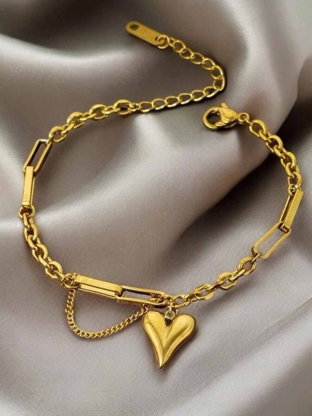 Heart Charm Linked Chain Bracelet – 18K Gold, Adjustable & Anti-Tarnish