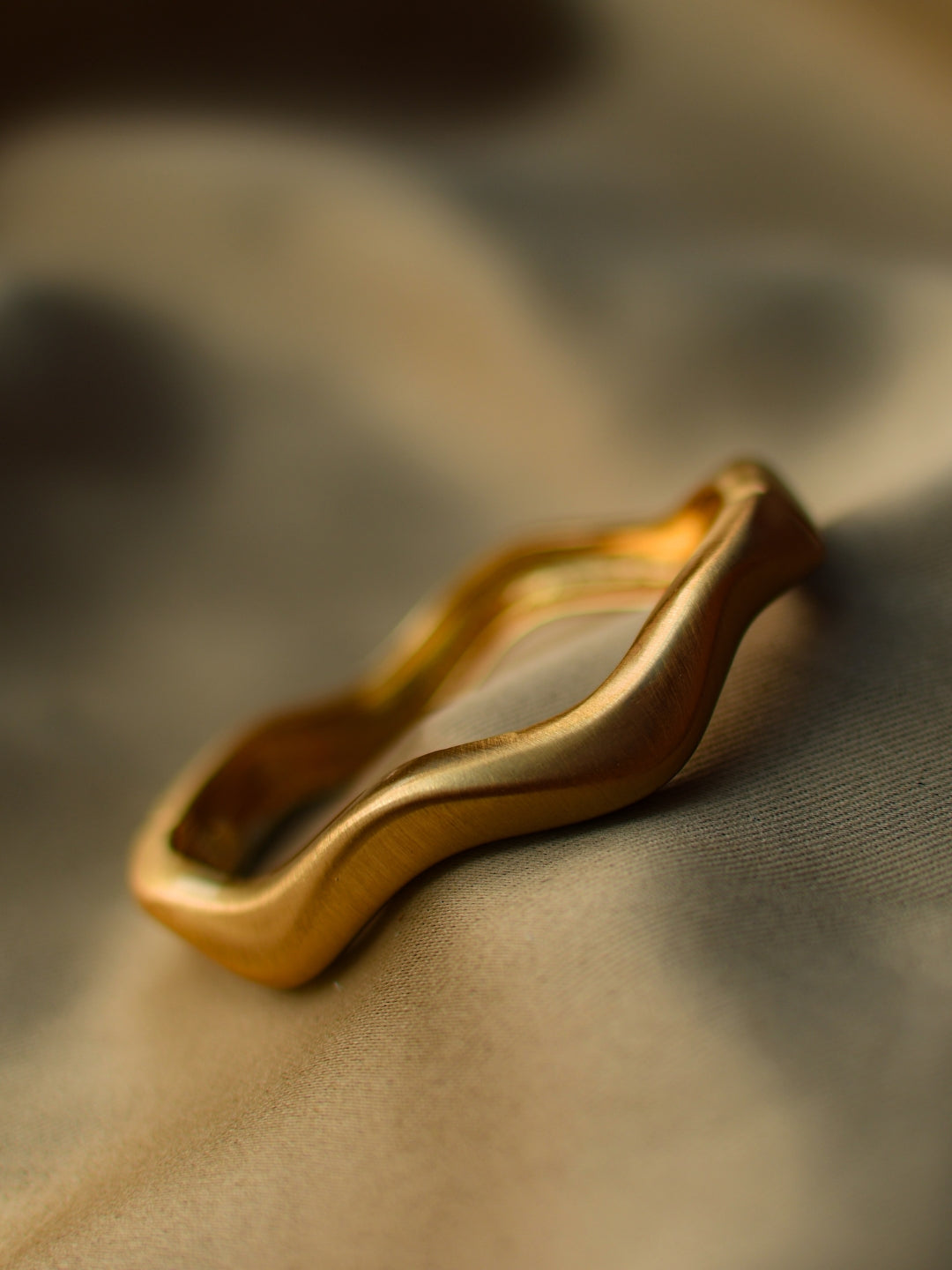 Sculpted Wave Bracelet – Matte 18K Gold Statement