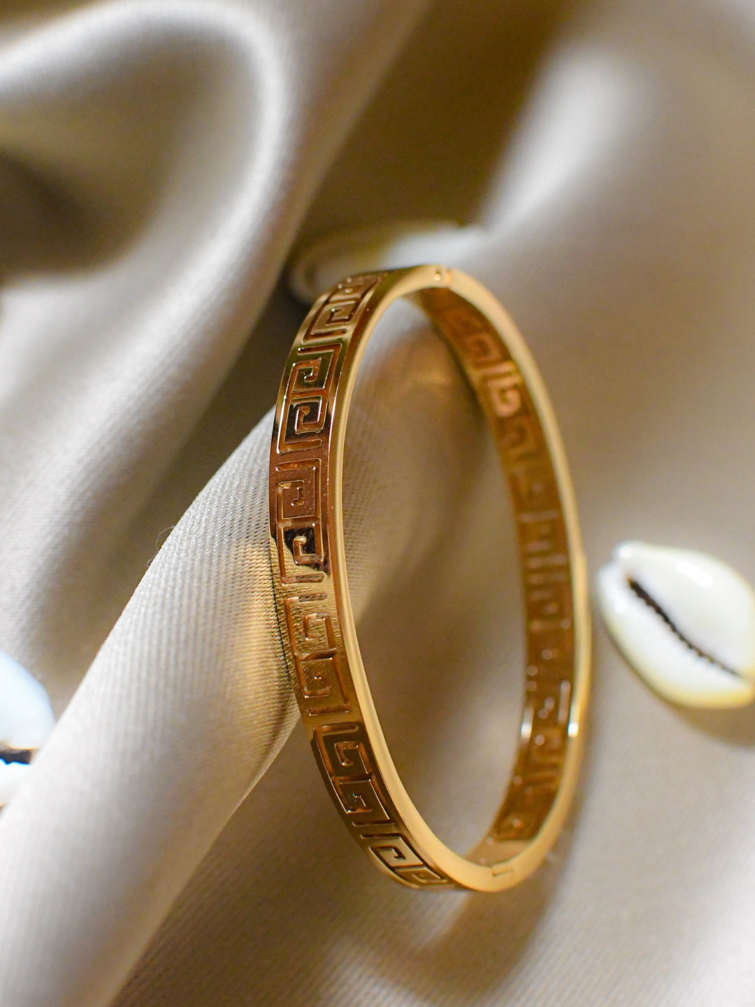 Mini Luxe 18K Gold Bracelet – Skin Friendly & Water Resistant