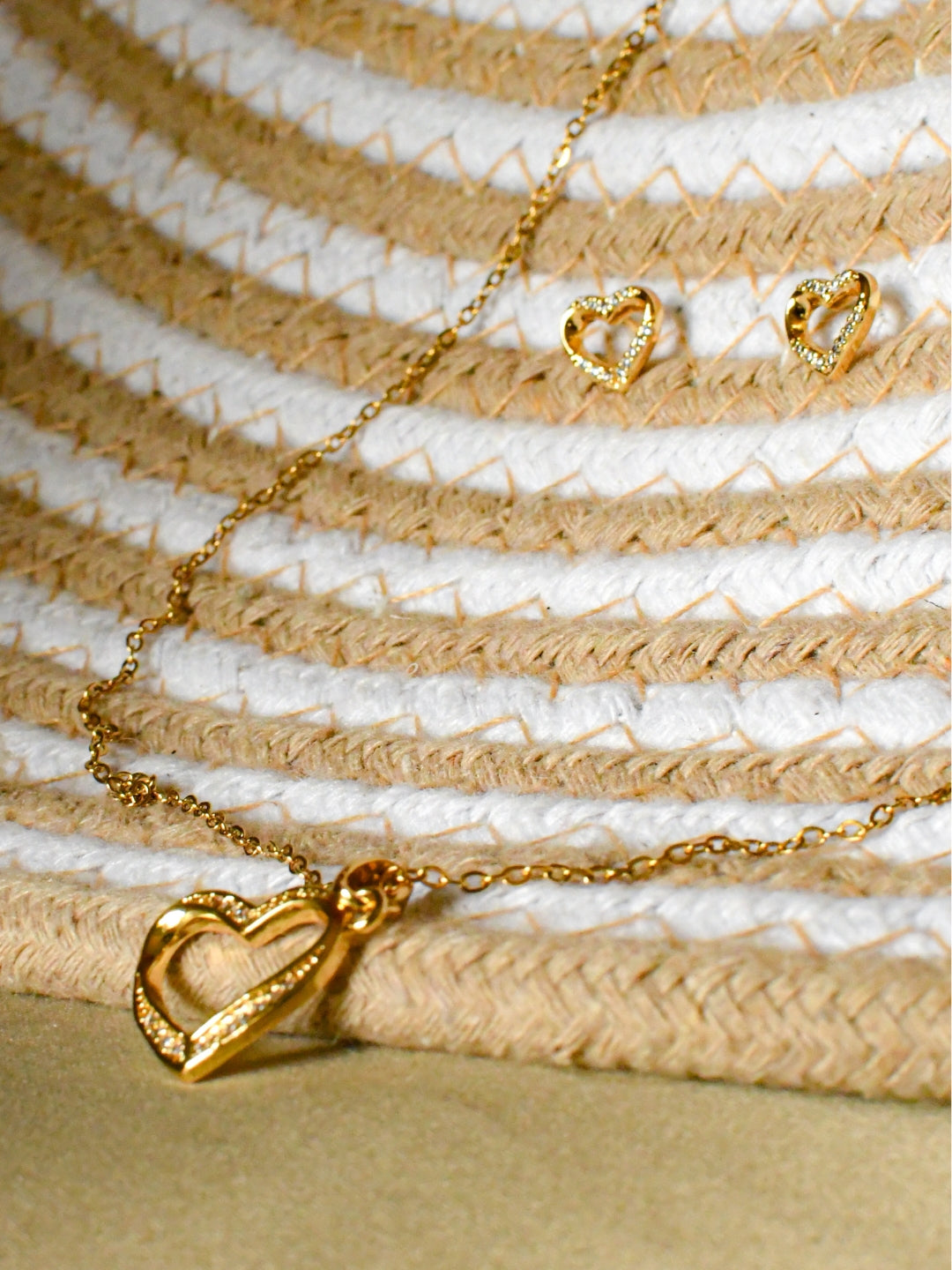 Heart Studded Minimal Jewelry Set – Dainty Gold Necklace & Earrings