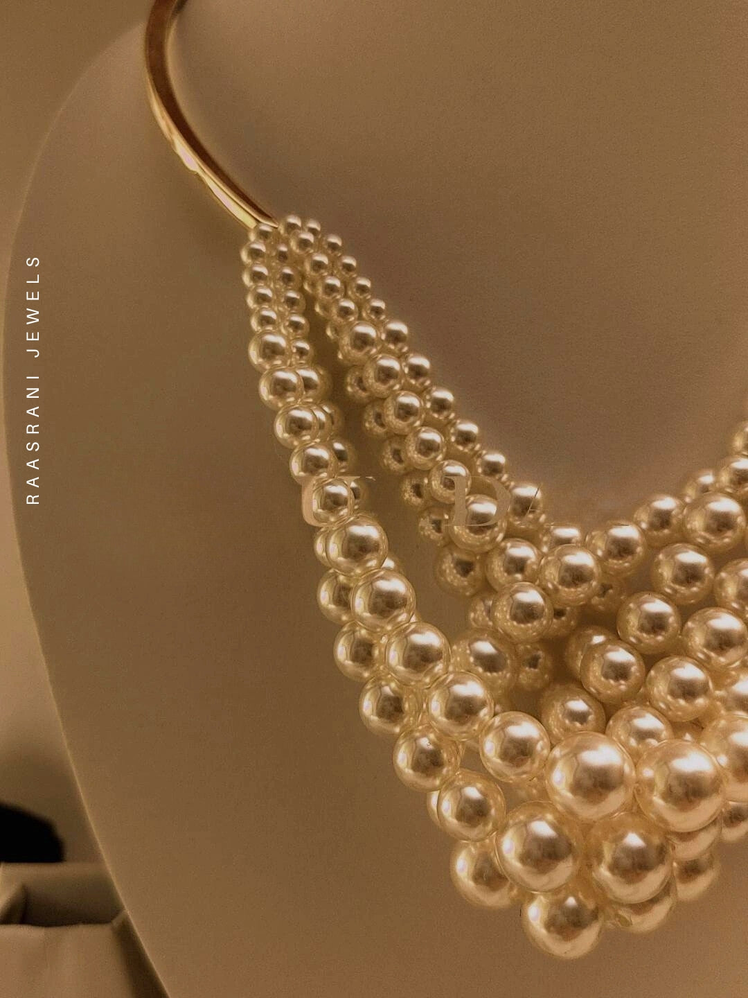 Statement Pearl Neckpiece in 18K Gold Plated Stainless Steel