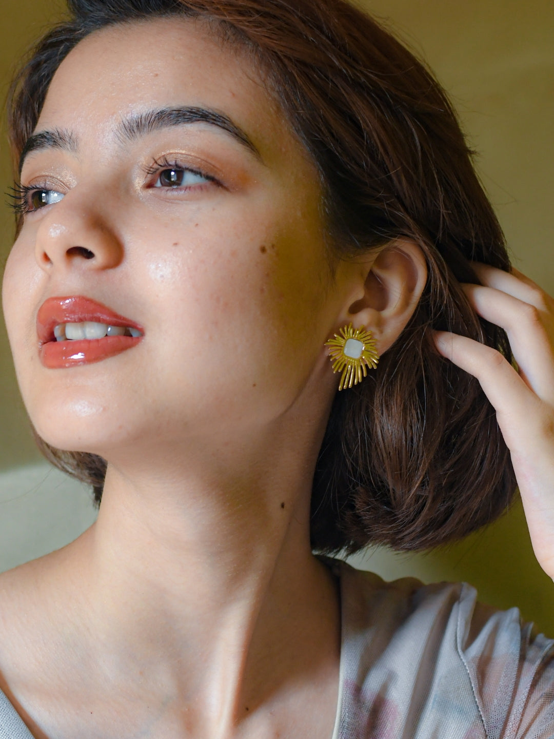 Aesthetic Moonstone Stud Earrings – 18K Gold, Anti-Tarnish