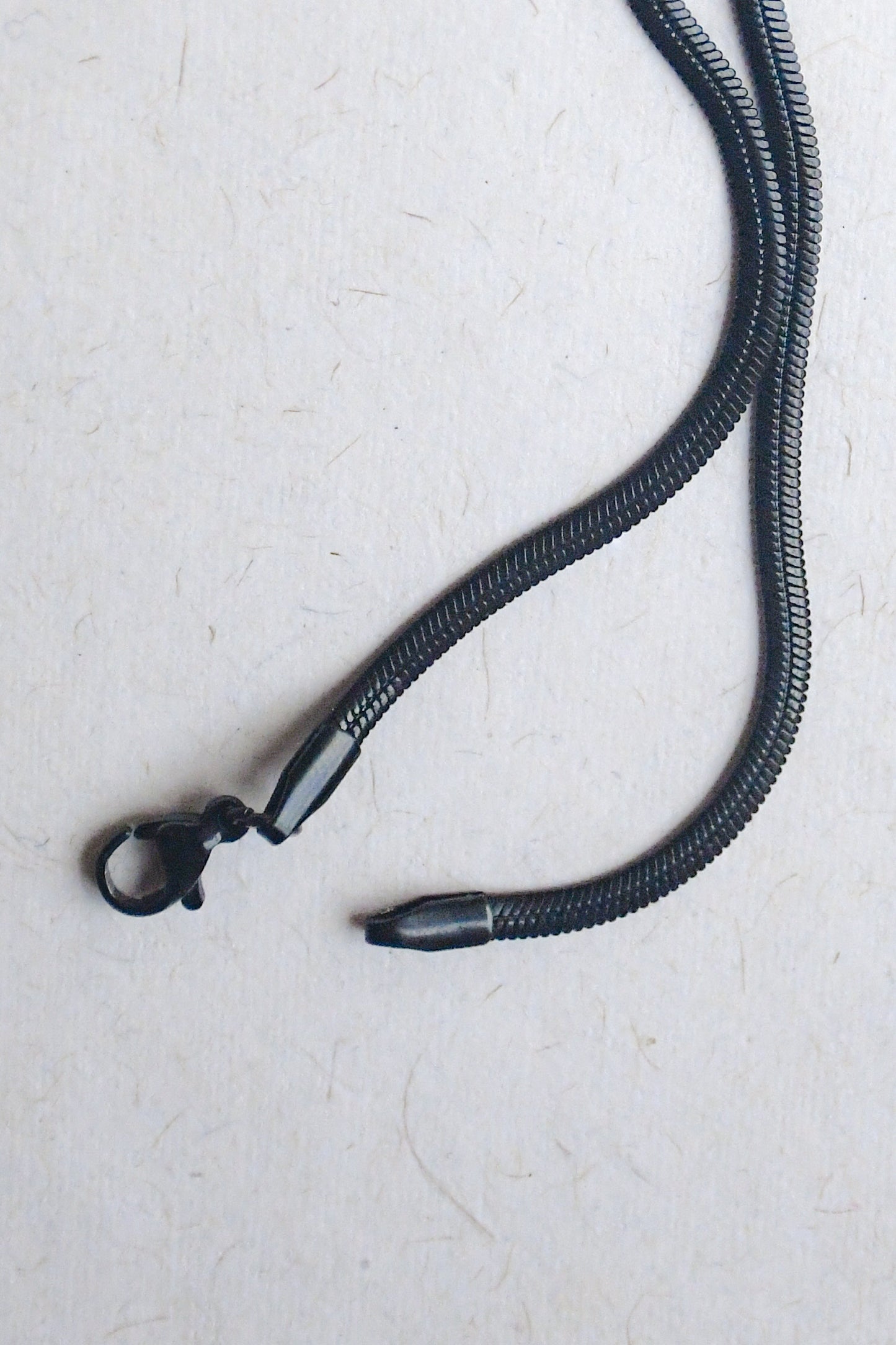 Men’s Sleek Black Chain – Water & Sweat Resistant
