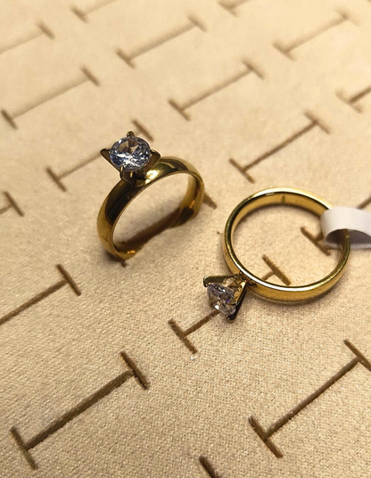 Elegant Round Solitaire Ring – (Anti-Tarnish Gold)