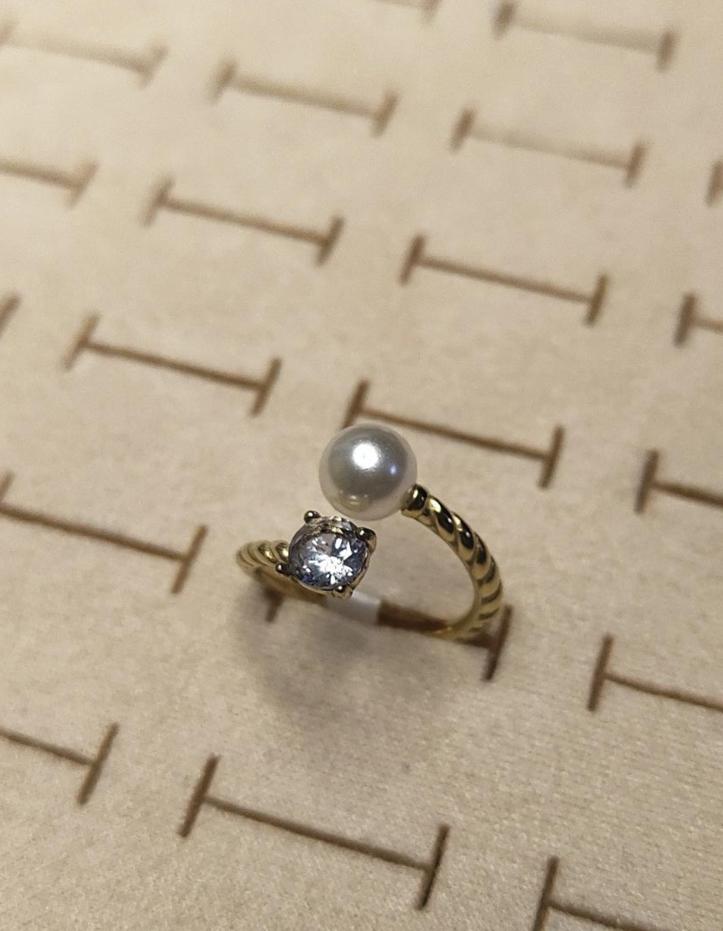 Pearl & Solitaire Twisted Ring