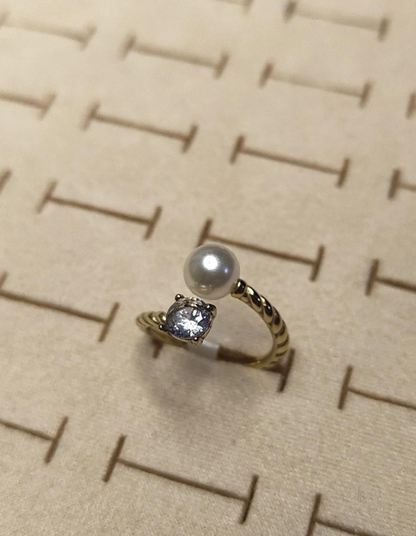 Pearl & Solitaire Twisted Ring
