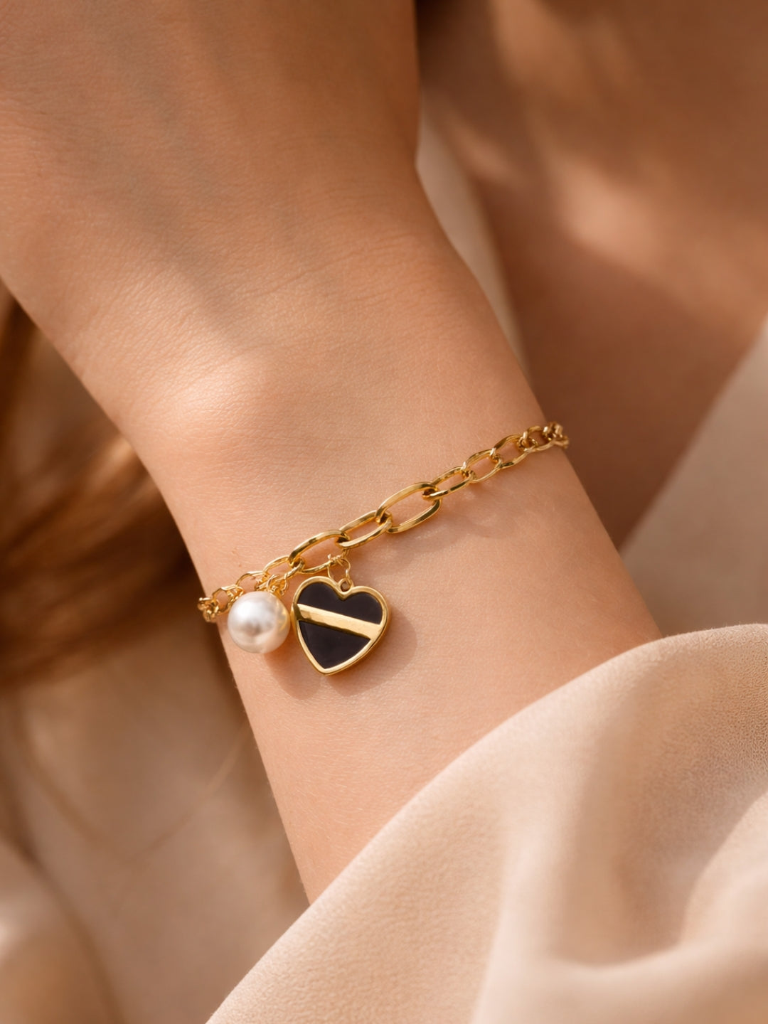 Black Heart Pearl Charm Bracelet – 18K Gold Plated Stainless Steel