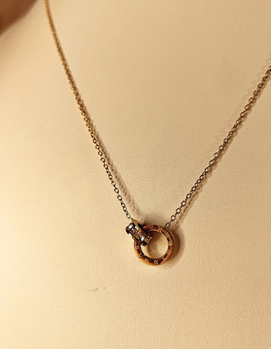 Waterproof Gold Pendant Chain – Designer-Inspired Everyday Jewelry
