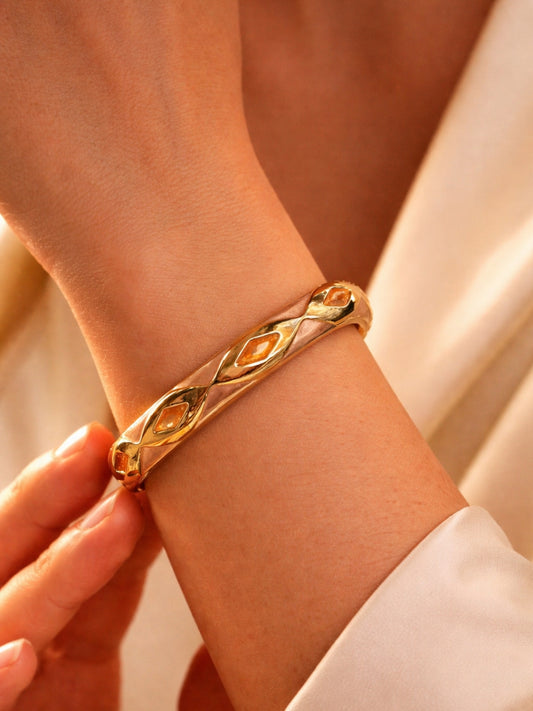 Shades of Beige Curve Bracelet – 18K Gold Plated Everyday Bracelet