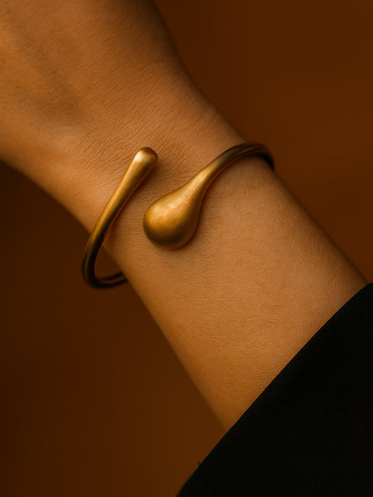 Modern Open Cuff in 18K Matte Gold – Luxe & Skin Friendly
