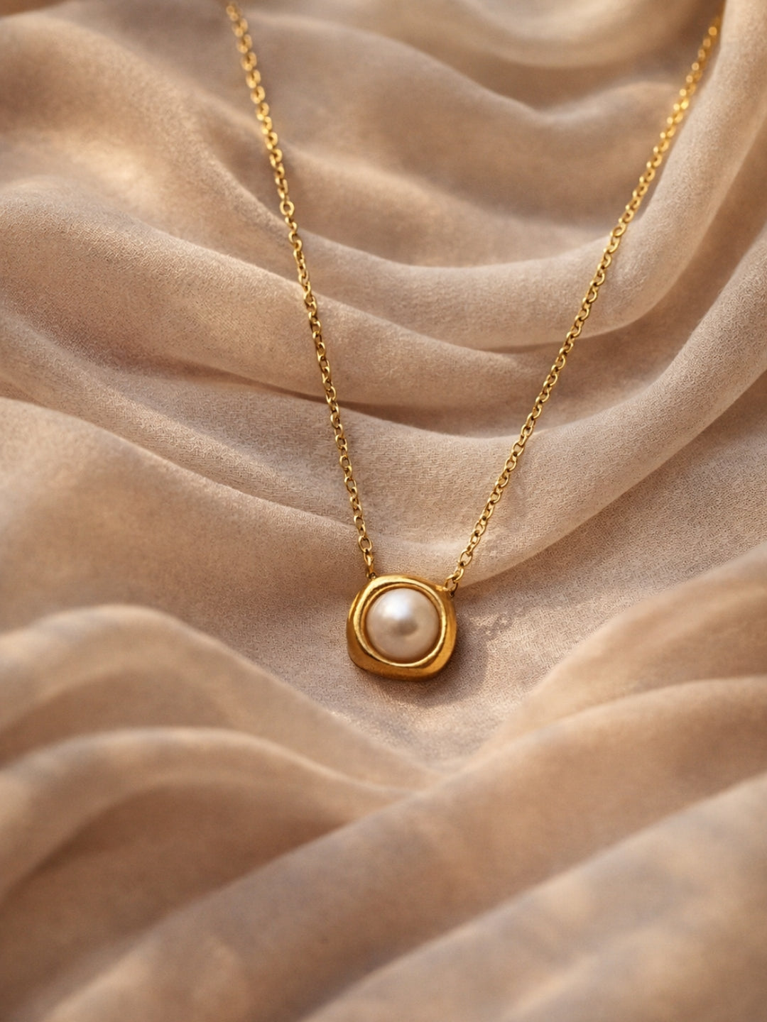 Single Pearl Gold Chain Necklace | Minimal Everyday Pearl Neckpiece