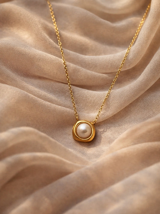 Single Pearl Gold Chain Necklace | Minimal Everyday Pearl Neckpiece