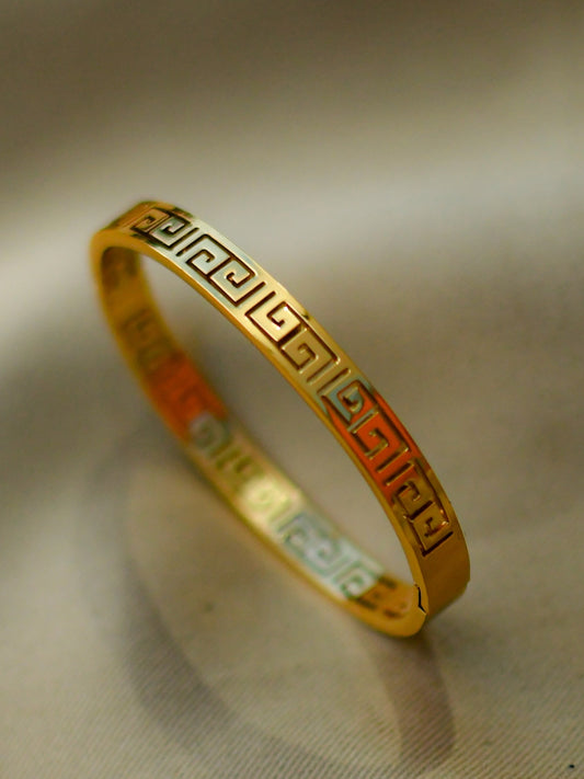 Mini Luxe 18K Gold Bracelet – Skin Friendly & Water Resistant