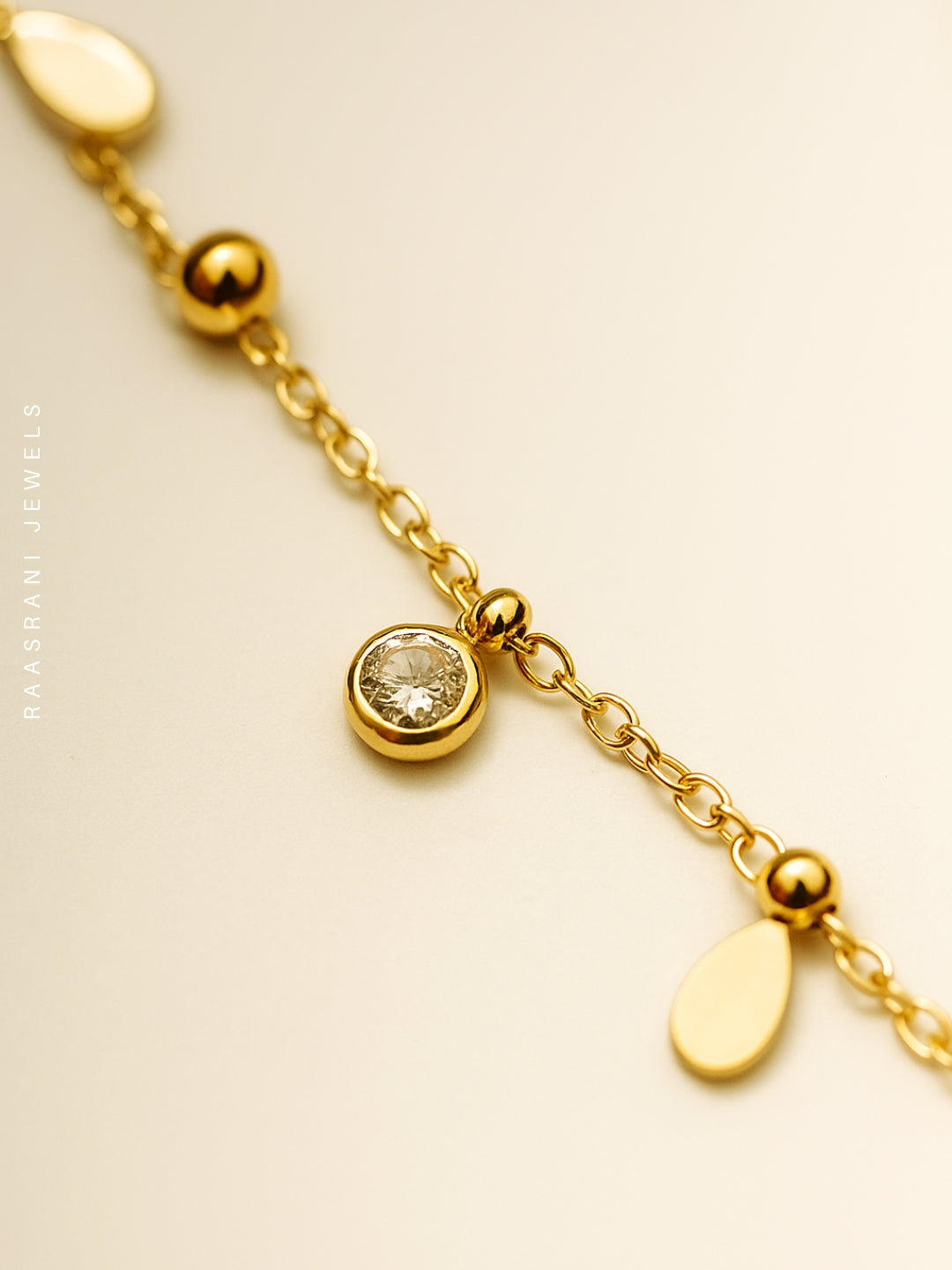 Teardrop Charm Bracelet in 18K Gold – Adjustable & Anti-Tarnish