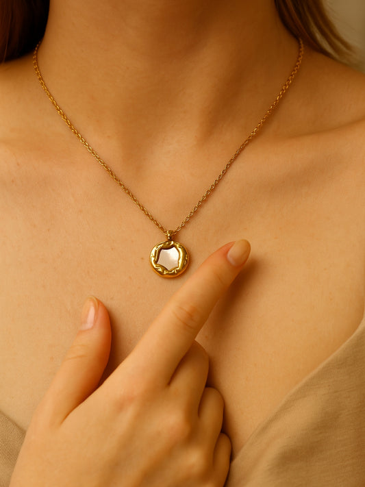 Gold-Plated MOP Pendant Necklace – Anti-Tarnish, Hypoallergenic, Water Resistant (316L Stainless Steel)