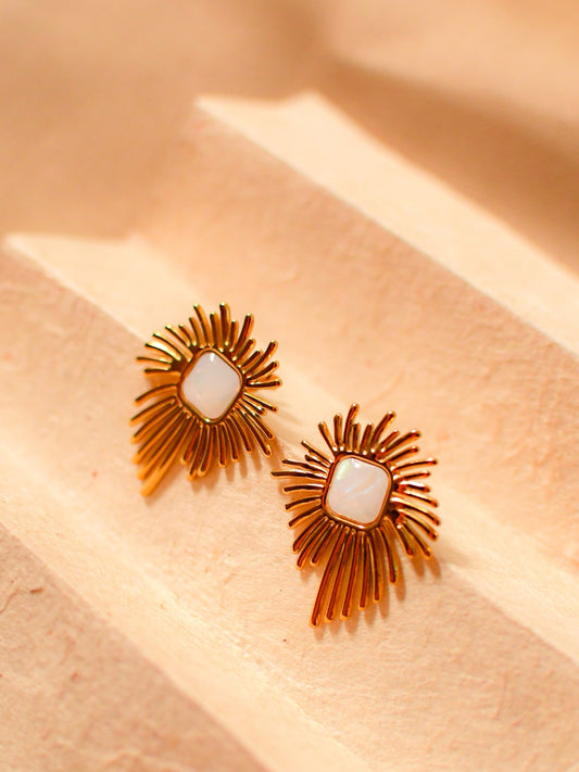 Aesthetic Moonstone Stud Earrings – 18K Gold, Anti-Tarnish