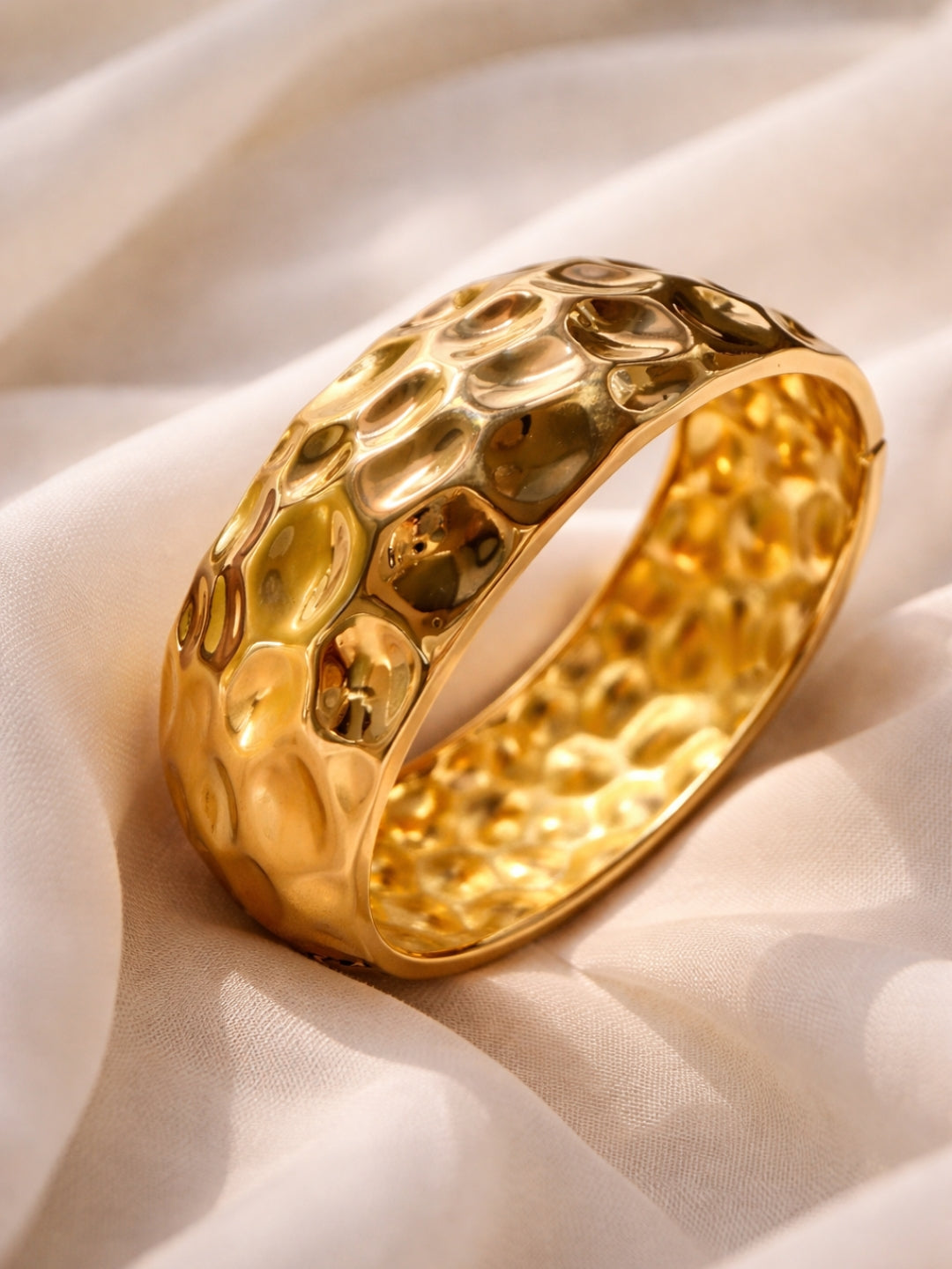 Sculptural Round Gold Cuff Bracelet – Anti Tarnish, Water Resistant