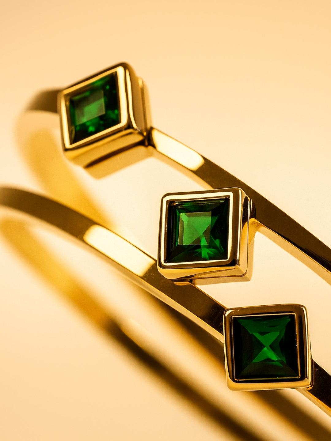 Green Stone ZigZag Bracelet – 14kt Gold Plated Stainless Steel with Green CZ Stones