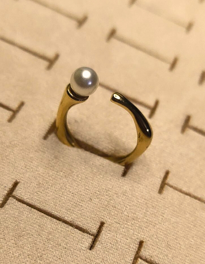 Quad Curve Pearl Ring – (Anti-Tarnish Gold)