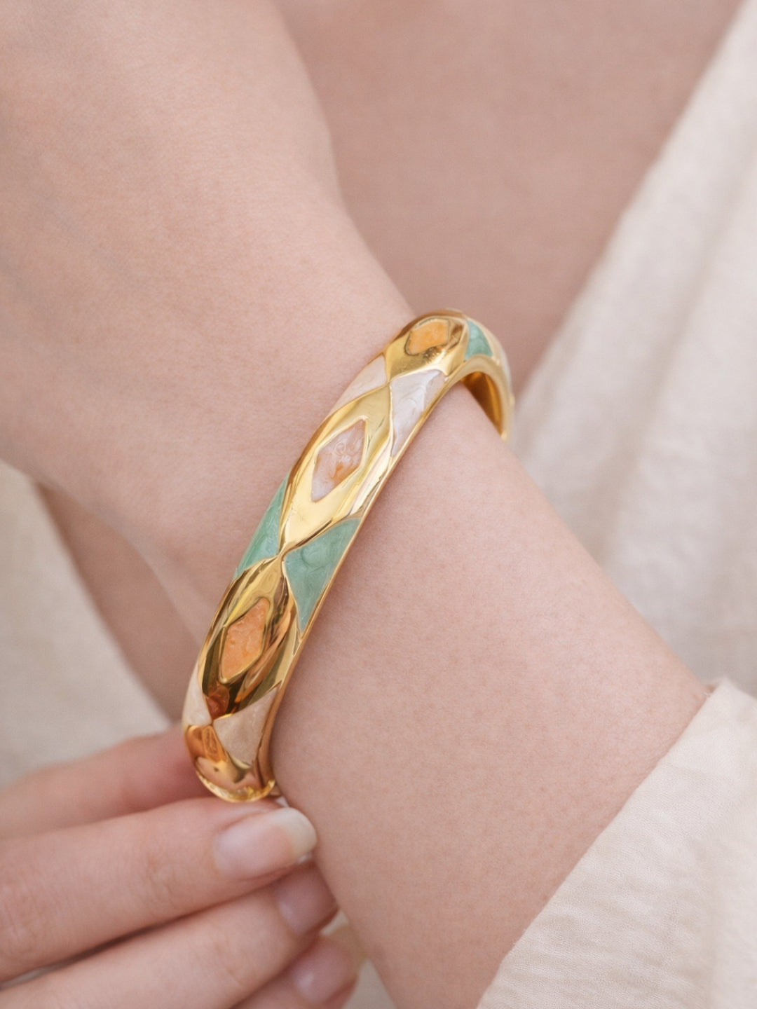Moroccan Color Curve Bracelet – 18K Gold Anti-Tarnish Bangle