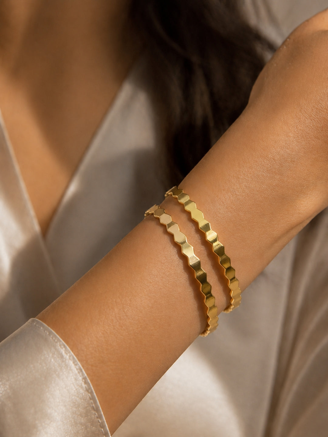 Wave Gold Bangles Pair (2.6) | 18K Gold Plated Stainless Steel