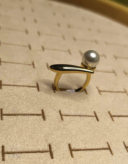 Pearl dash Statement ring