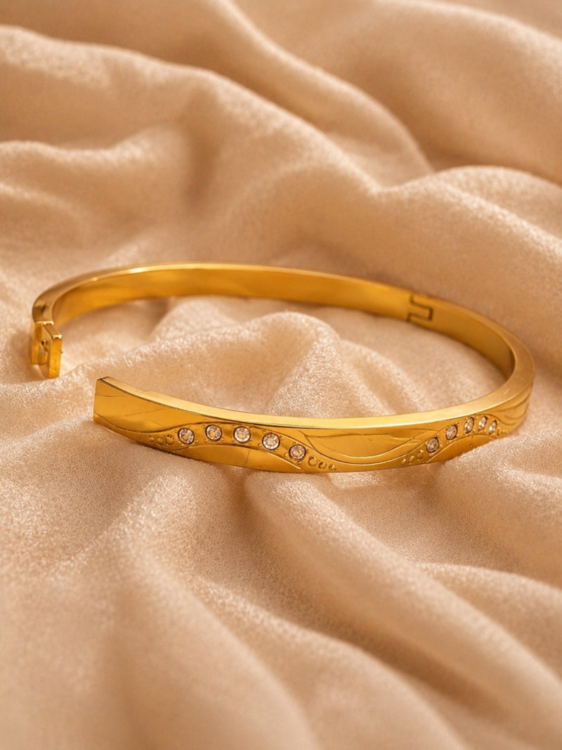 Twisted Pavé Bangle | 18K Gold Plated