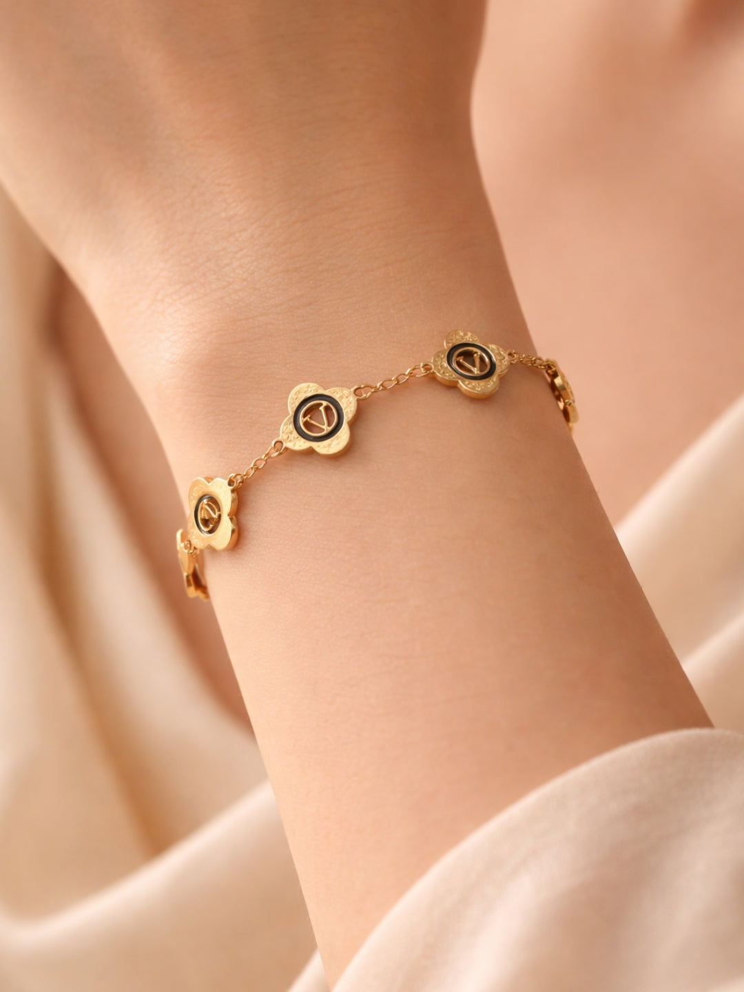 Gold Clover V Chain Bracelet – 18K Gold Plated Stainless Steel