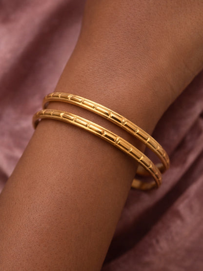 Chakuta Line Gold Bangle – 18K Plated Stackable Daily Wear