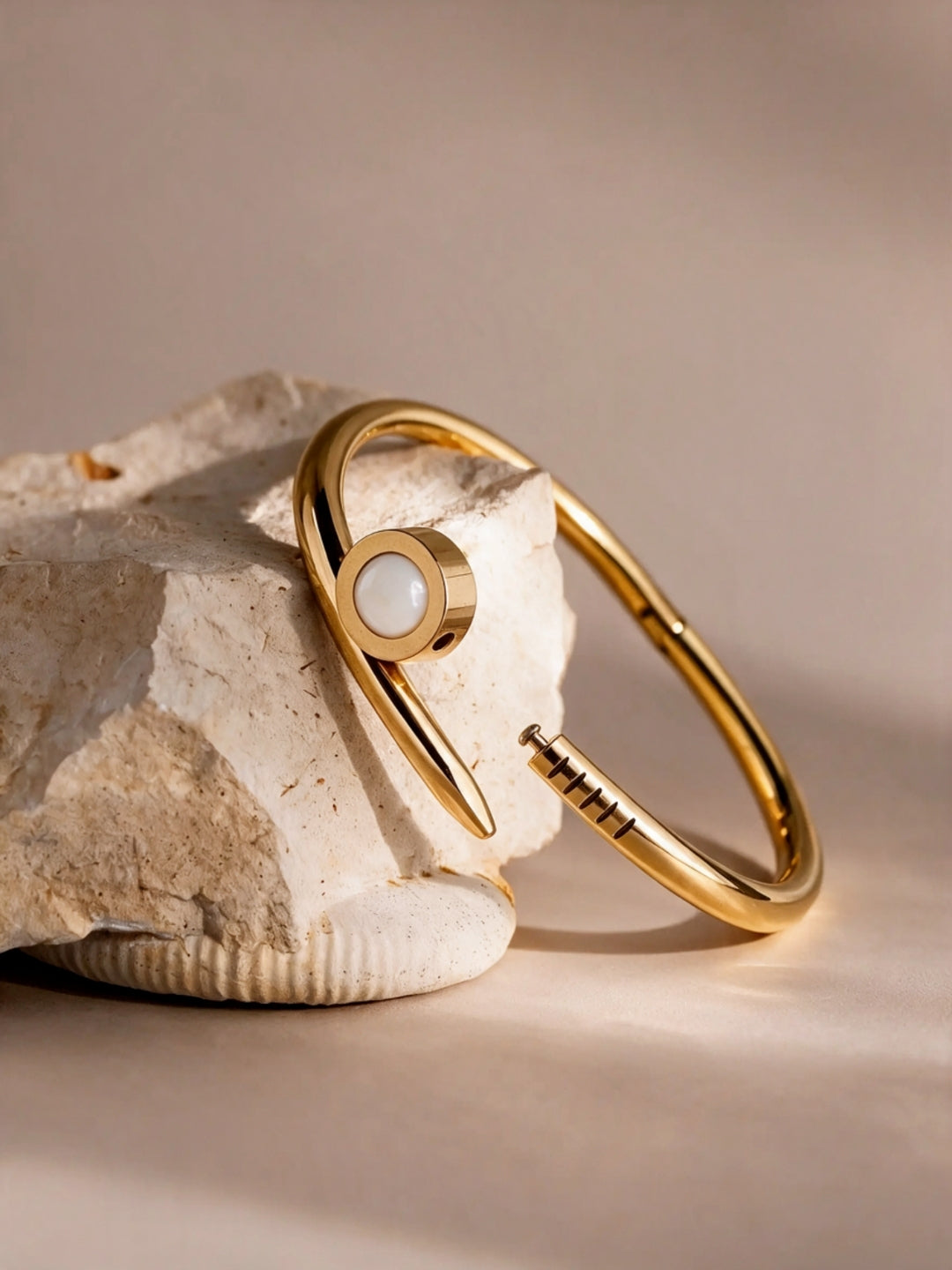 Chiave Mother-of-Pearl Nail  Bracelet